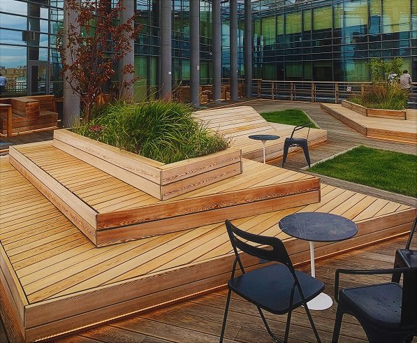 Garapa rooftop decking, benched and planters photo by Sergey Raikin-1