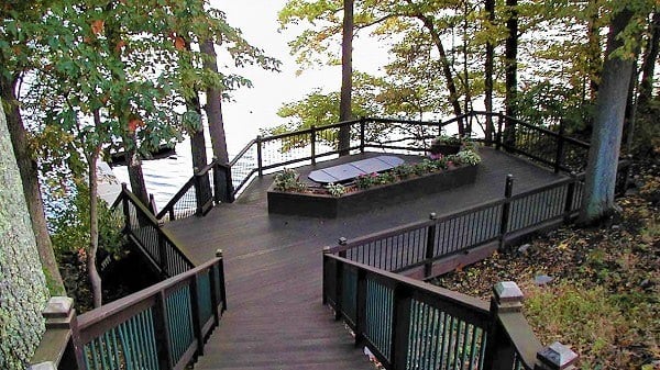 wood deck design for relaxing